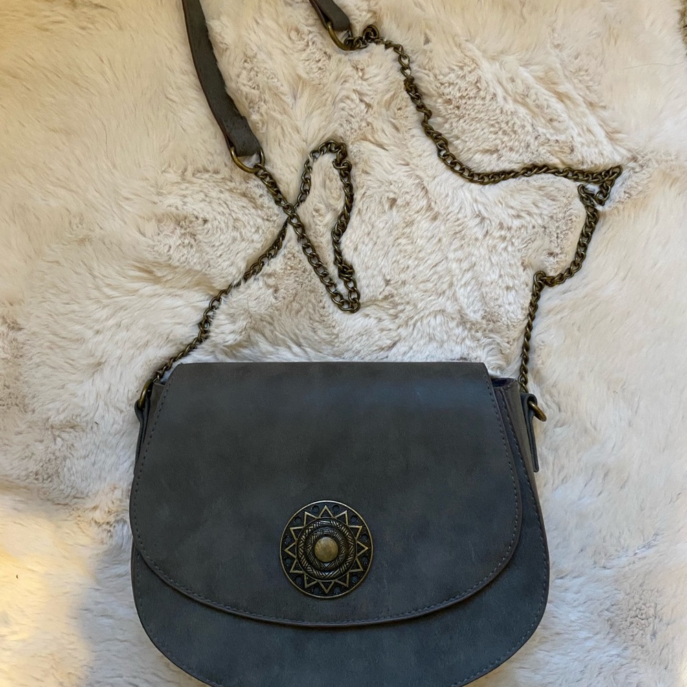 Crossbody bag with metal chain